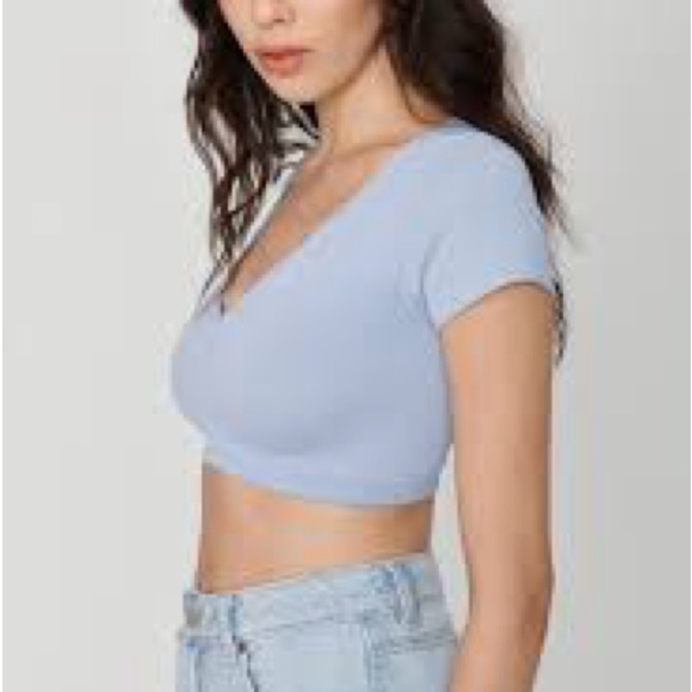 GARAGE 🩷 • crop top
